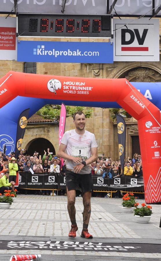 El joven suizo Rémi Bonnet (23 años) se ha impuesto en la categoría masculina de la Zegama-Aizkorri tras completar la prueba en 3:53:57.
