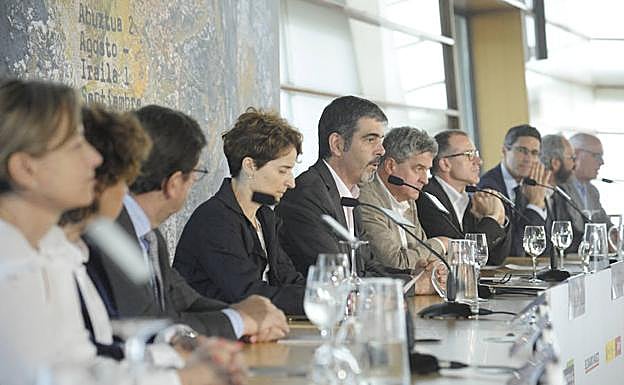Imagen principal - Tres momentos del acto de presentación de la Quincena Musical.