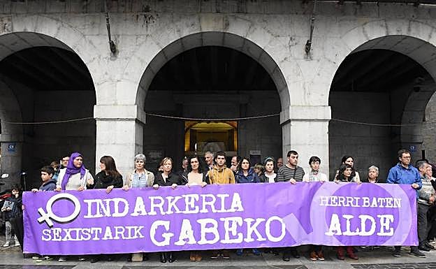 Imagen principal - Tres vistas de la concentración.