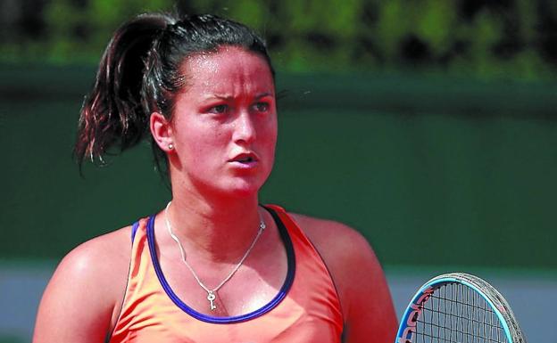 Lara Arruabarrena celebra uno de los puntos logrados ayer ante la húngara Tiema Babos.