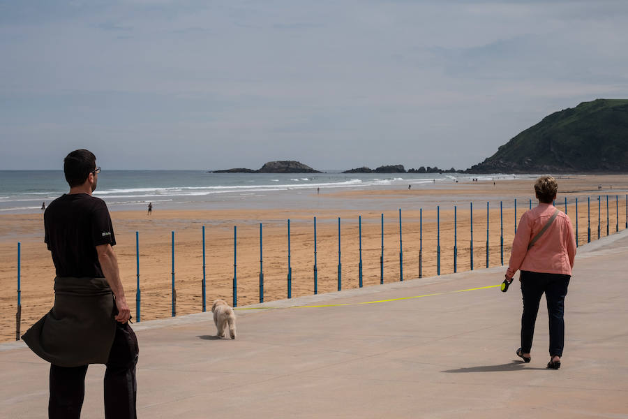 Las playas calientan motores. En tres días, la temporada de verano echa andar. Al menos en Donostia y Zarautz. El sábado lo hará en Orio y en los restantes arenales guipuzcoanos la actividad no empezará hasta el día 15 ó 16. Y desde ahí, hasta septiembre sin parar, Las playas abren una nueva campaña pero el verano todavía tardará en llegar. Los pronósticos para los primeros días de la temporada no son precisamente muy favorables.