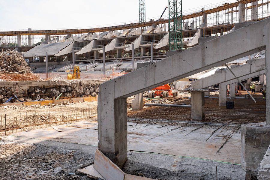 La remodelación del Estadio de Anoeta está dejando imágenes impactantes. Estas son las de este viernes.