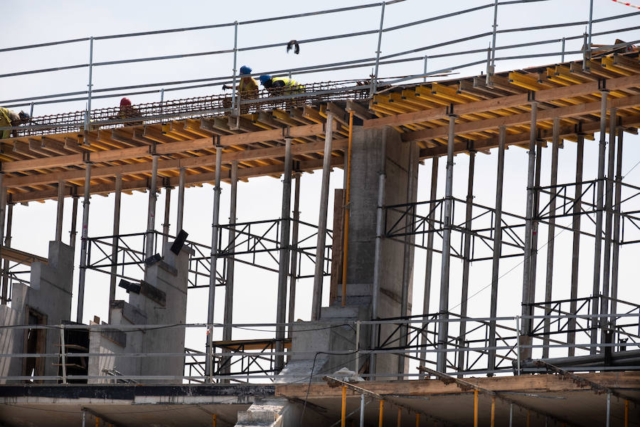 La remodelación del Estadio de Anoeta está dejando imágenes impactantes. Estas son las de este viernes.