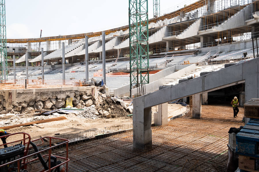 La remodelación del Estadio de Anoeta está dejando imágenes impactantes. Estas son las de este viernes.