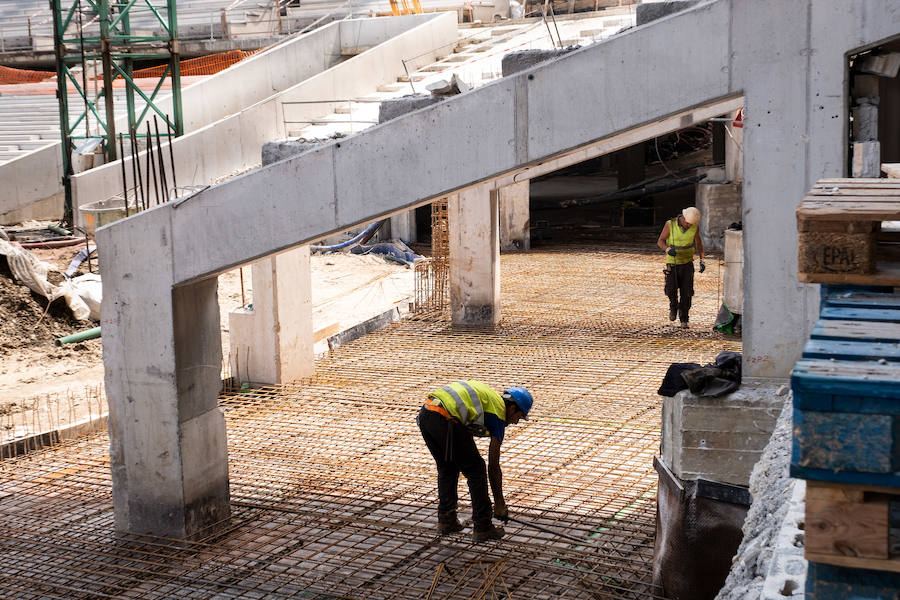 La remodelación del Estadio de Anoeta está dejando imágenes impactantes. Estas son las de este viernes.