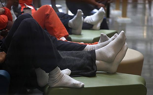 Varios detenidos en el centro de Otay Mesa. 