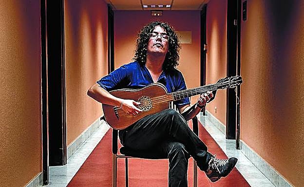 Solinis declara que «la esencia de Euskal Barrokensemble es siempre la de un músico que recrea y reconstruye». 