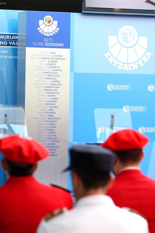 El museo de la Ertzaintza en Arkaute tendrá un «espacio permanente» dedicado a todos los agentes víctimas del terrorismo o fallecidos en acto de servicio, ha anunciado hoy el lehendakari, Iñigo Urkullu, durante la entrega de condecoraciones a ertzainas y policías de otros cuerpos.