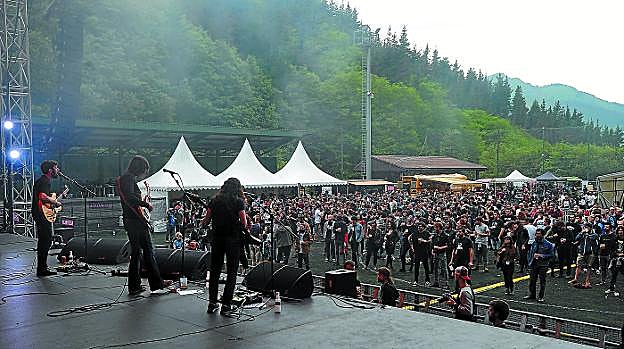 Festival. El escenario de Unbe acogió ayer un maratón de rock con la actuación de diez grupos a lo largo de más de diez horas de música.