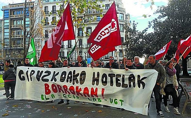 Protesta de los trabajadores de Alojamientos de Gipuzkoa -hoteles- realizada en diciembre del año pasado en plena negociación. 