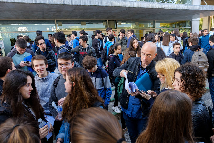 Más de 11.000 alumnos vascos han iniciado esta mañana las pruebas de acceso a la universidad. Las prueba de selectividad durarán tres días,