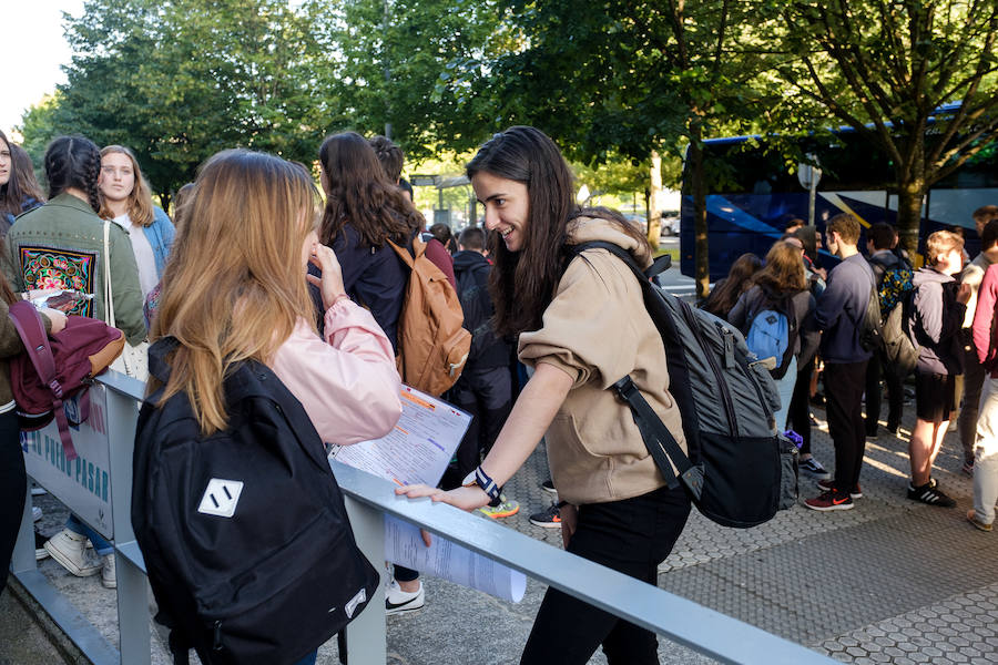 Más de 11.000 alumnos vascos han iniciado esta mañana las pruebas de acceso a la universidad. Las prueba de selectividad durarán tres días,