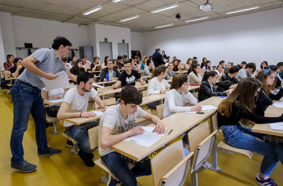 Más de 11.000 alumnos vascos han iniciado esta mañana las pruebas de acceso a la universidad. Las prueba de selectividad durarán tres días,