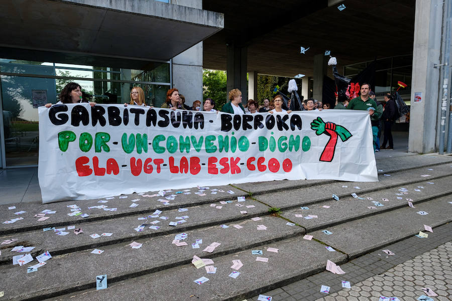 Más de 11.000 alumnos vascos han iniciado esta mañana las pruebas de acceso a la universidad. Las prueba de selectividad durarán tres días,