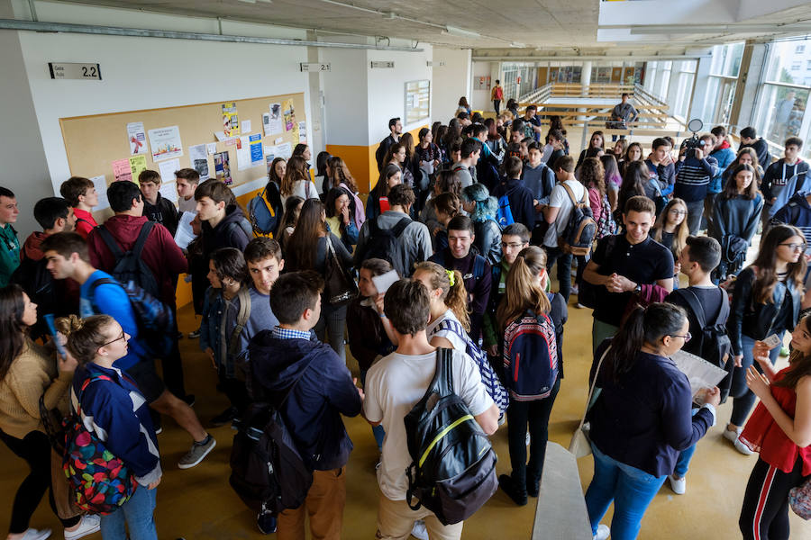 Más de 11.000 alumnos vascos han iniciado esta mañana las pruebas de acceso a la universidad. Las prueba de selectividad durarán tres días,