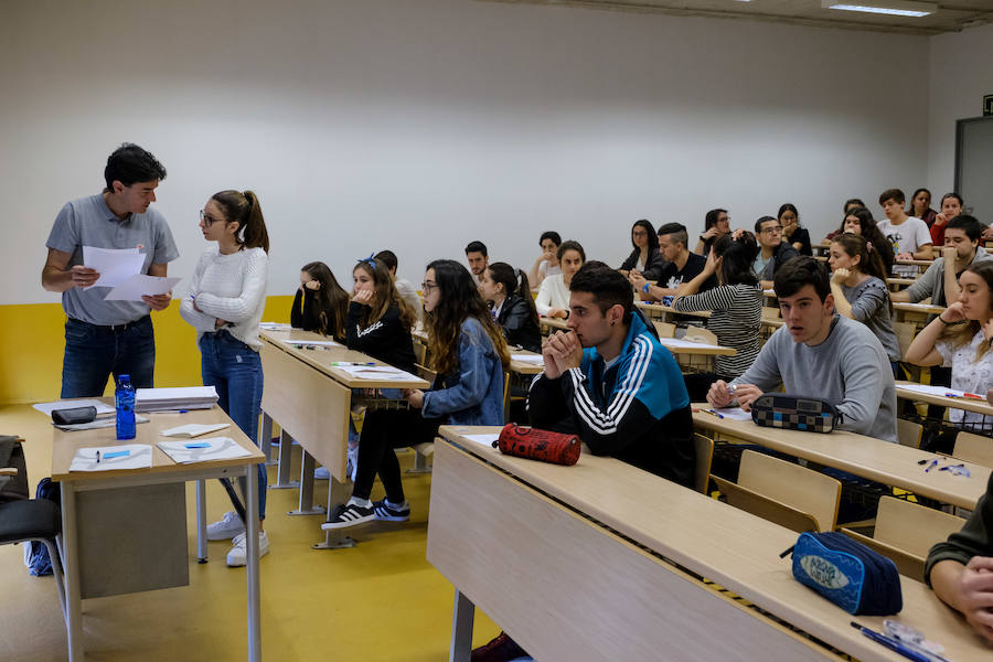 Más de 11.000 alumnos vascos han iniciado esta mañana las pruebas de acceso a la universidad. Las prueba de selectividad durarán tres días,