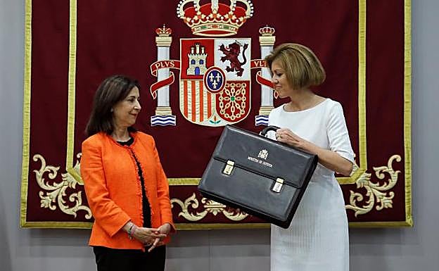 Margarita Robles y María Dolores de Cospedal.