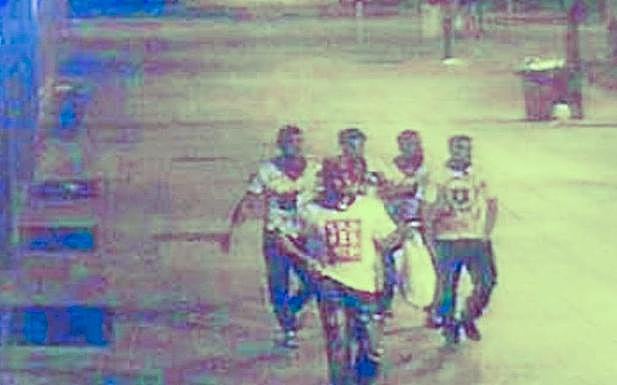 Imagen de un vídeo de los miembros del grupo llamada La Manada. 