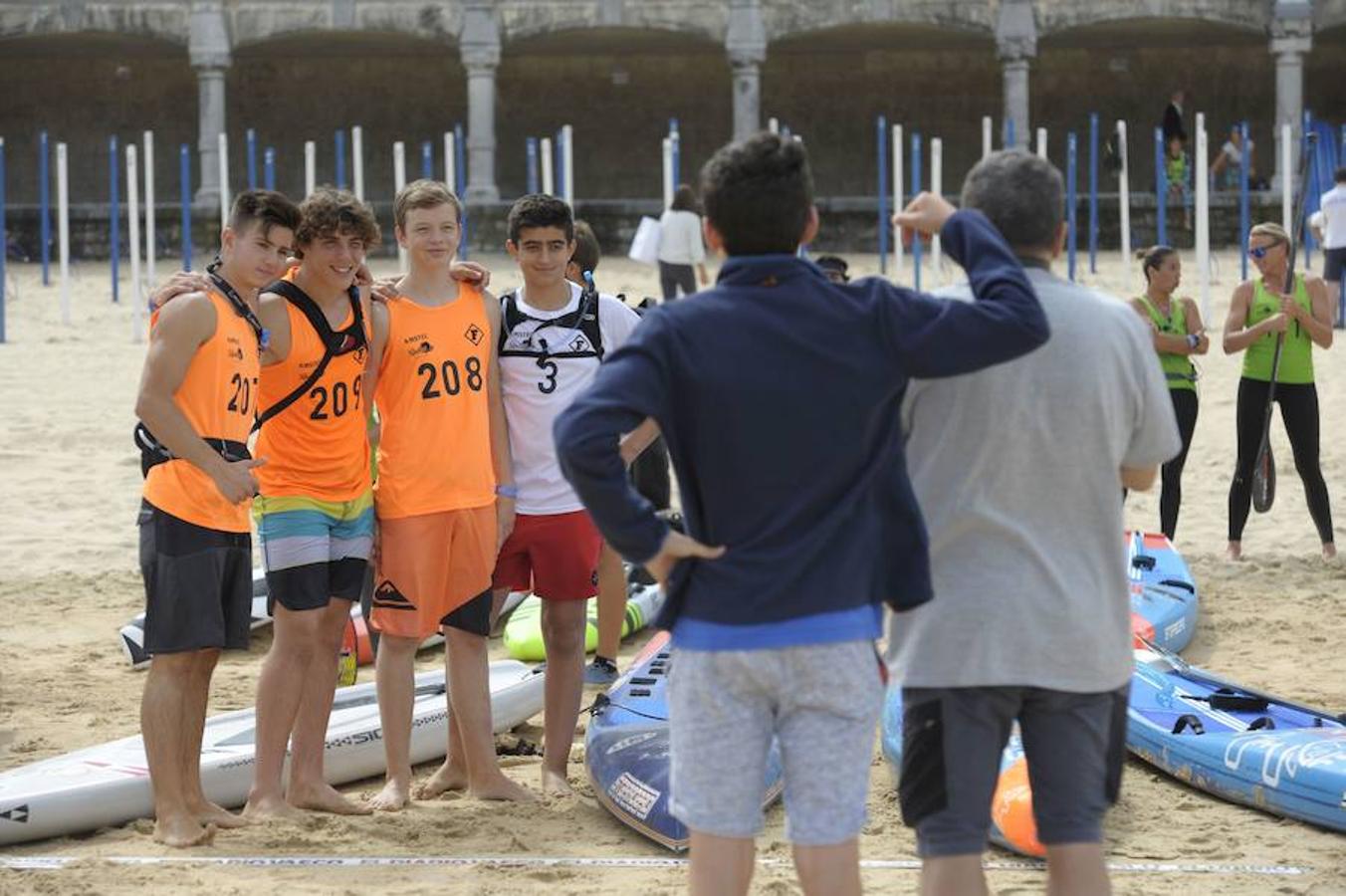 San Sebastián, de la mano del club Fortuna, ha acogido este sábado una de las citas del circuito europeo de stand up paddle valedera también para la clasificación mundial. Es el tercer año consecutivo que el circuito tiene parada en nuestra costa. 