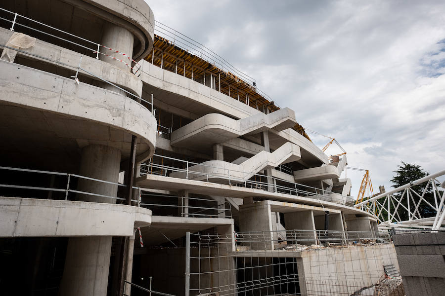 Ya se puede vislumbrar cómo se verán los partidos desde uno de los fondos del nuevo campo