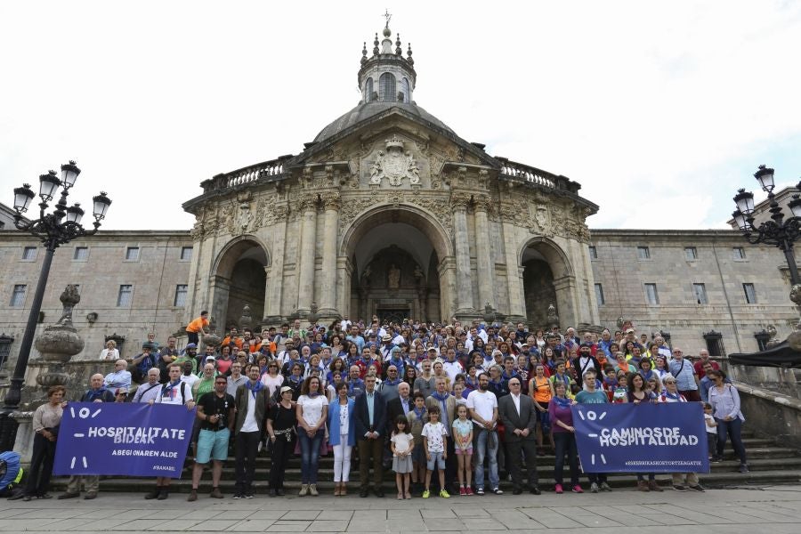 Refugiados gipuzkoanos han marchado desde Aizpurutxo hasta el Santuario de Loyola, en Azpeitia.