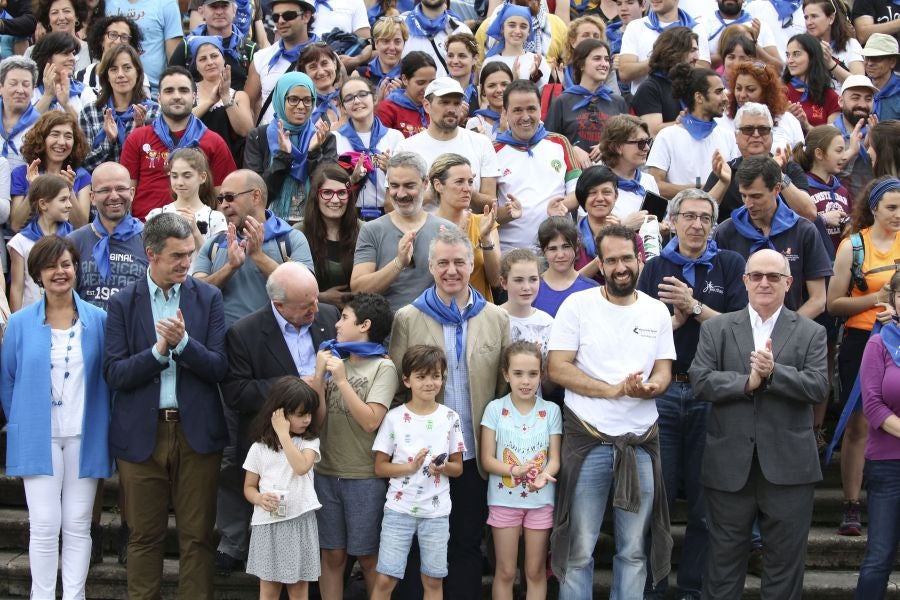 Refugiados gipuzkoanos han marchado desde Aizpurutxo hasta el Santuario de Loyola, en Azpeitia.