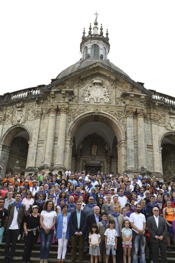 Más de 175.000 personas han participado en la cadena humana que ha partido de San Sebastián y ha acabado en Vitoria después de pasar por Bilbao en favor del derecho a decidir en Euskadi.