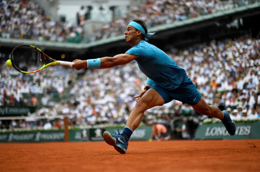 Rafael Nadal ha revalidado su título de campeón en la arcilla parisina y ya acumula once trofeos de Roland Garros, tras vencer a Thiem por 6-4, 6-3 y 6-2 