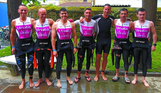 Triatlón. El equipo Plazaola Urola Triatloi Kluba contó con algunos de sus miembros en Zarautz. 