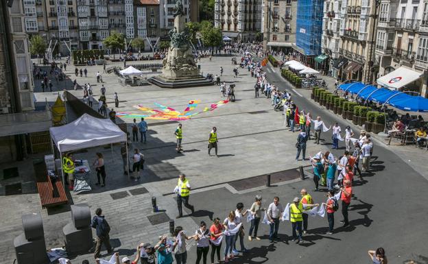 La cadena humana de Gur Esku Dago el pasado domingo en Vitoria.