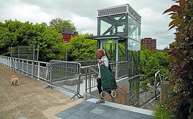 Últimos retoques. El ascensor que une el paseo de Aiete con Pío Baroja está a punto de inaugurarse.