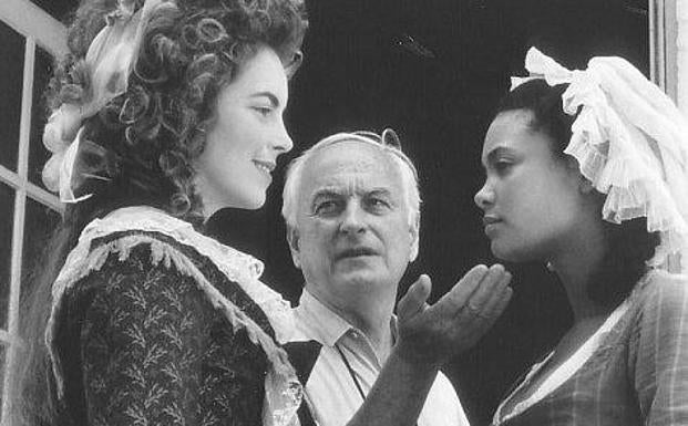 Greta Scacchi, James Ivory y Thandie Newton durante el rodaje de 'Jefferson en París' (1995).