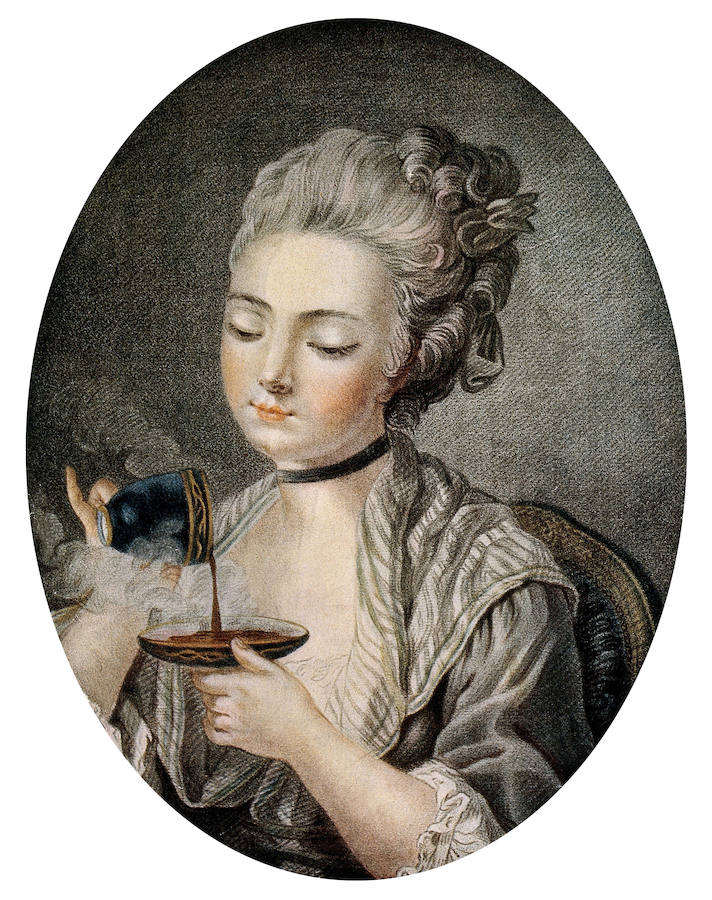 Mujer sirviéndose café. Grabado del siglo XVIII.