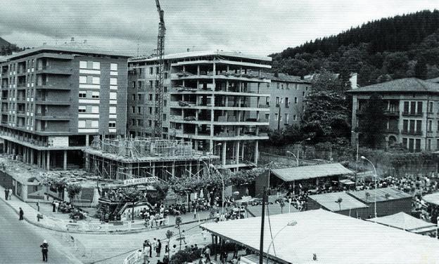 En 1972 arrancaban las obras de la torre en cuyos bajos está el BBVA. 