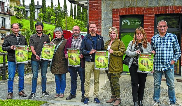 Segovia y Zulueta, a la izquierda, en la presentación de las pruebas.