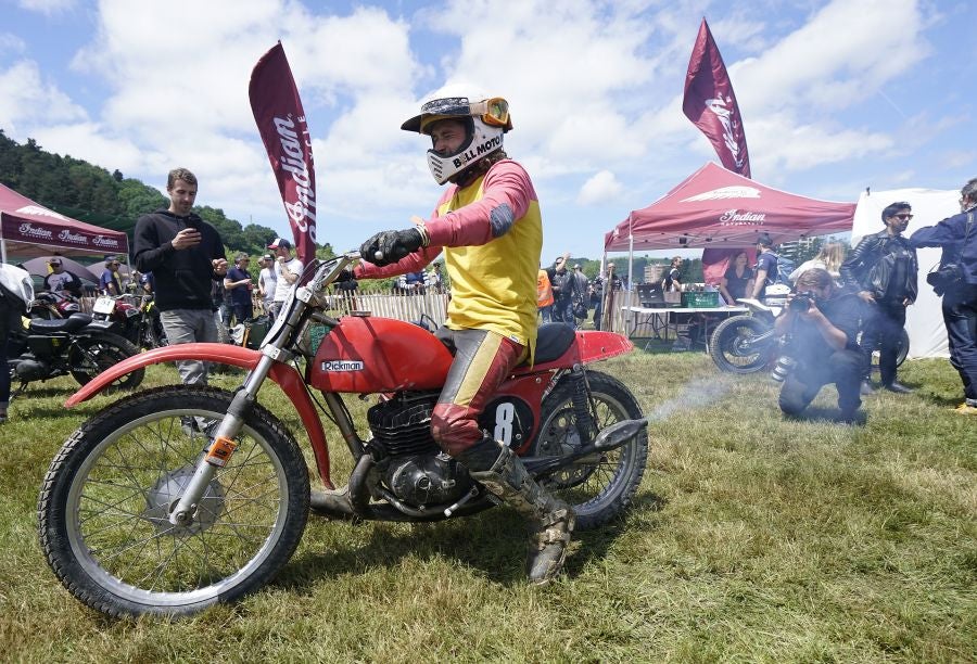 Dentro del hipódromo se ha desarrollado la prueba 'Flat Track', una carrera disputada en circuito de tierra cuya agresividad deja fuera los menos valientes. 