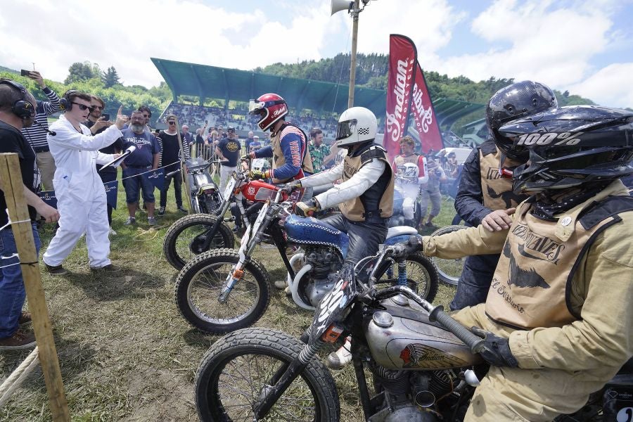 Dentro del hipódromo se ha desarrollado la prueba 'Flat Track', una carrera disputada en circuito de tierra cuya agresividad deja fuera los menos valientes. 