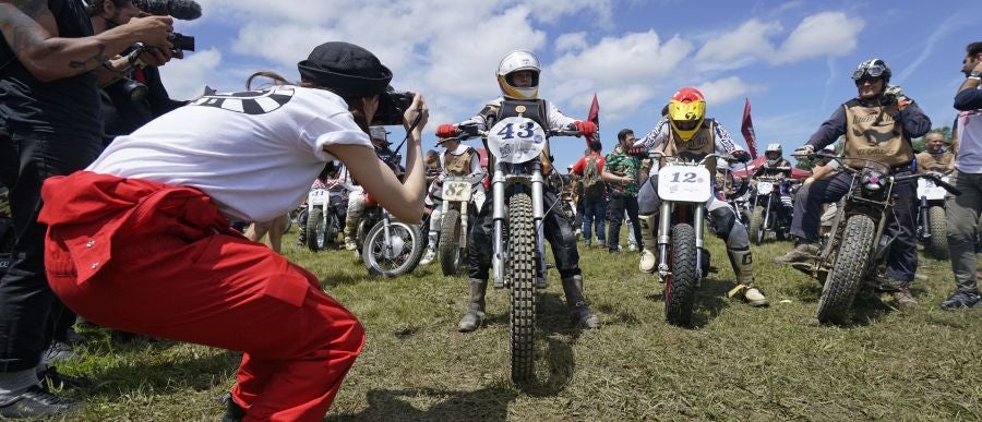 Dentro del hipódromo se ha desarrollado la prueba 'Flat Track', una carrera disputada en circuito de tierra cuya agresividad deja fuera los menos valientes. 
