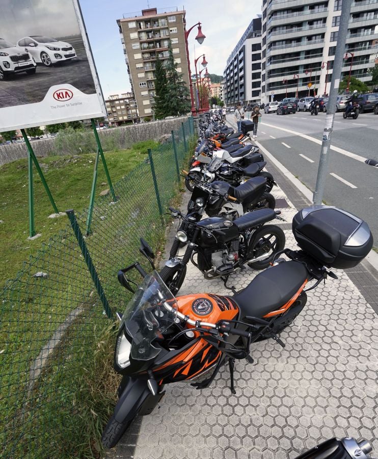 Dentro del hipódromo se ha desarrollado la prueba 'Flat Track', una carrera disputada en circuito de tierra cuya agresividad deja fuera los menos valientes. 