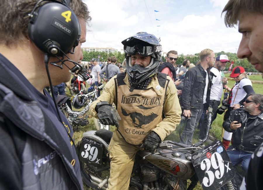 Dentro del hipódromo se ha desarrollado la prueba 'Flat Track', una carrera disputada en circuito de tierra cuya agresividad deja fuera los menos valientes. 