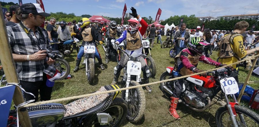 Dentro del hipódromo se ha desarrollado la prueba 'Flat Track', una carrera disputada en circuito de tierra cuya agresividad deja fuera los menos valientes. 
