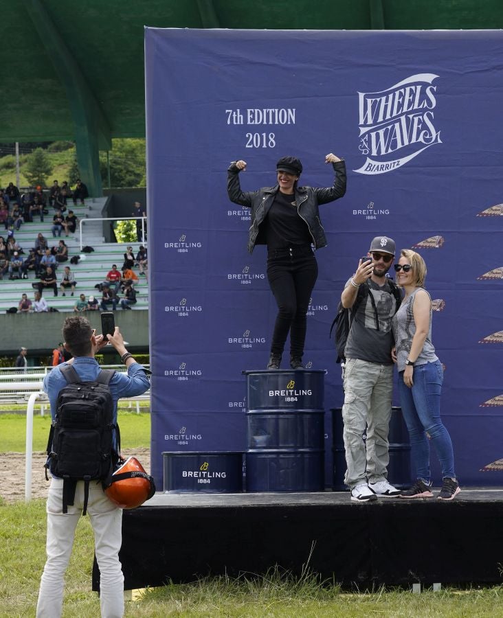 Dentro del hipódromo se ha desarrollado la prueba 'Flat Track', una carrera disputada en circuito de tierra cuya agresividad deja fuera los menos valientes. 
