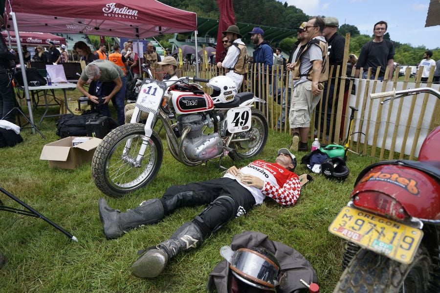 Dentro del hipódromo se ha desarrollado la prueba 'Flat Track', una carrera disputada en circuito de tierra cuya agresividad deja fuera los menos valientes. 