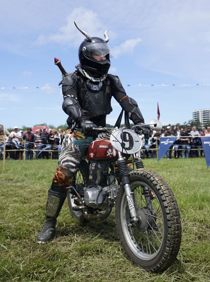 Dentro del hipódromo se ha desarrollado la prueba 'Flat Track', una carrera disputada en circuito de tierra cuya agresividad deja fuera los menos valientes. 