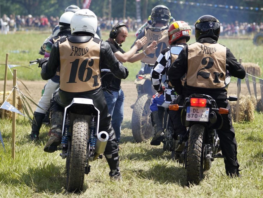 Dentro del hipódromo se ha desarrollado la prueba 'Flat Track', una carrera disputada en circuito de tierra cuya agresividad deja fuera los menos valientes. 