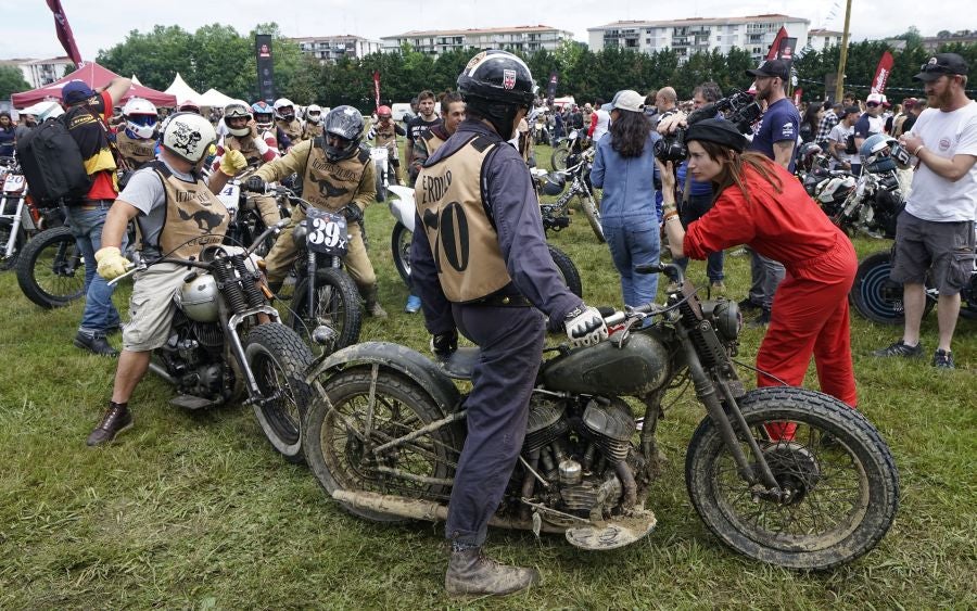 Dentro del hipódromo se ha desarrollado la prueba 'Flat Track', una carrera disputada en circuito de tierra cuya agresividad deja fuera los menos valientes. 