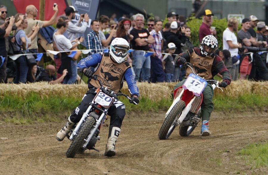 El hipódromo de San Sebastián ha acogido cientos de motos que han participado en las carreras de tierra y arena. 