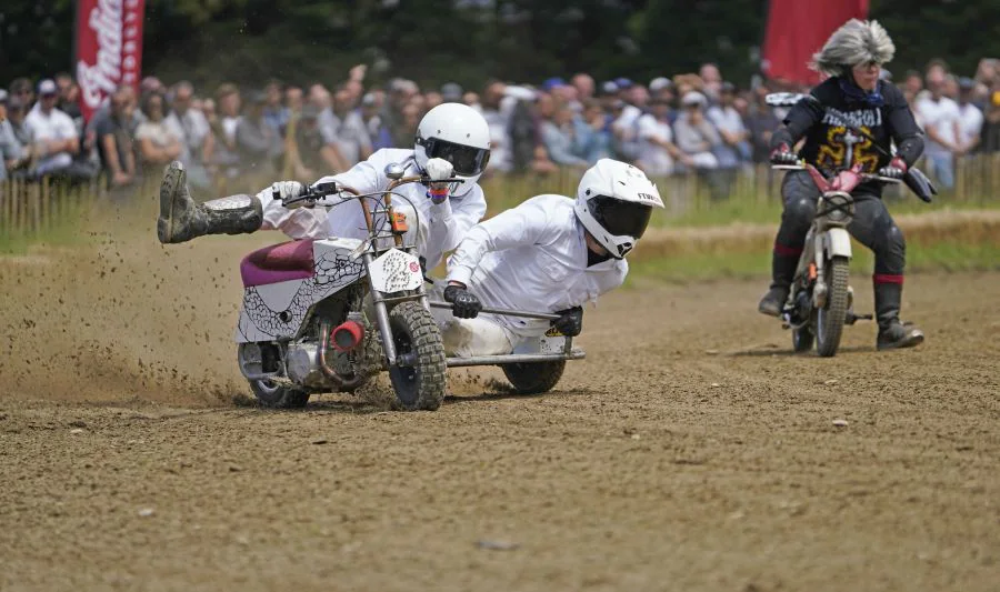 El hipódromo de San Sebastián ha acogido cientos de motos que han participado en las carreras de tierra y arena. 