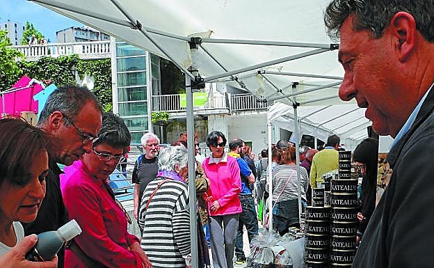 Feria de la trufa. Una imagen de la pasada edición del certamen en Herrera.
