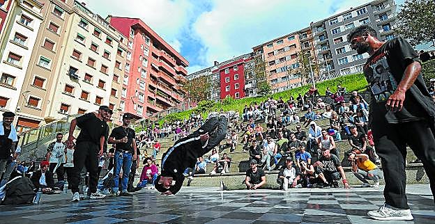 Espectáculo. Quienes acudieron a Txaltxa Zelai para ver acrobacias imposibles no se quedaron con las ganas en un torneo de gran nivel.
